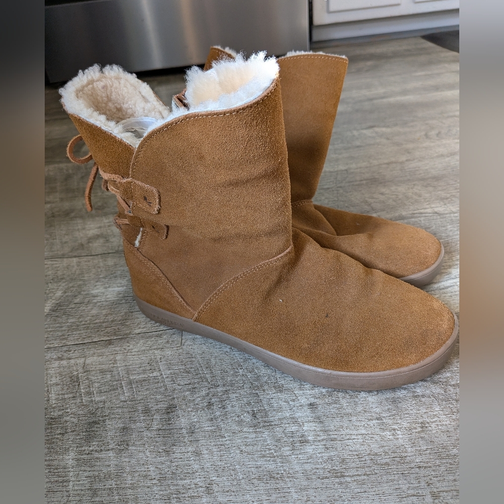 Womens Koolaburra By UGG Short Tan Fleece Boots Sz. 8 - Picture 3 of 16